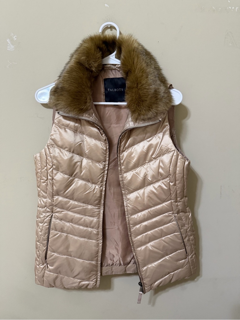 Talbots Women's champagne metallic Quilted Puffer Vest Fur Collar small nwot